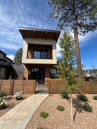 3344 NW Celilo Ln in Bend, OR - Foto de edificio - Building Photo