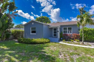 340 Russlyn Dr in West Palm Beach, FL - Building Photo