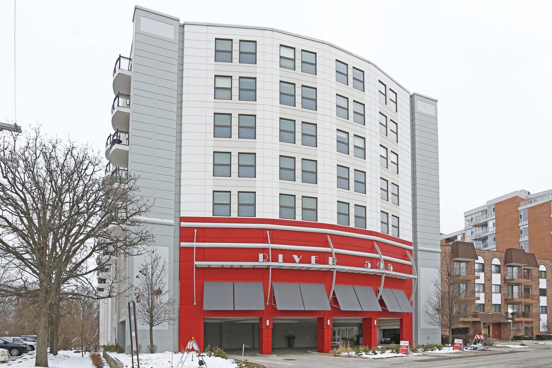River 595 in Des Plaines, IL - Building Photo