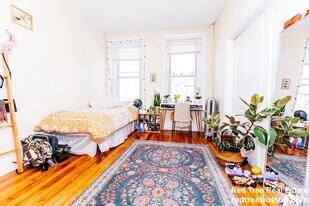 1284 Commonwealth Ave, Unit 5 in Boston, MA - Building Photo