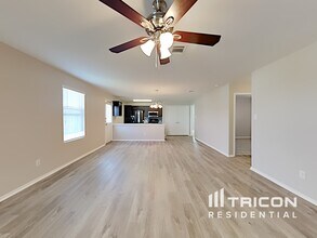 8730 Segura Wy in San Antonio, TX - Foto de edificio - Building Photo