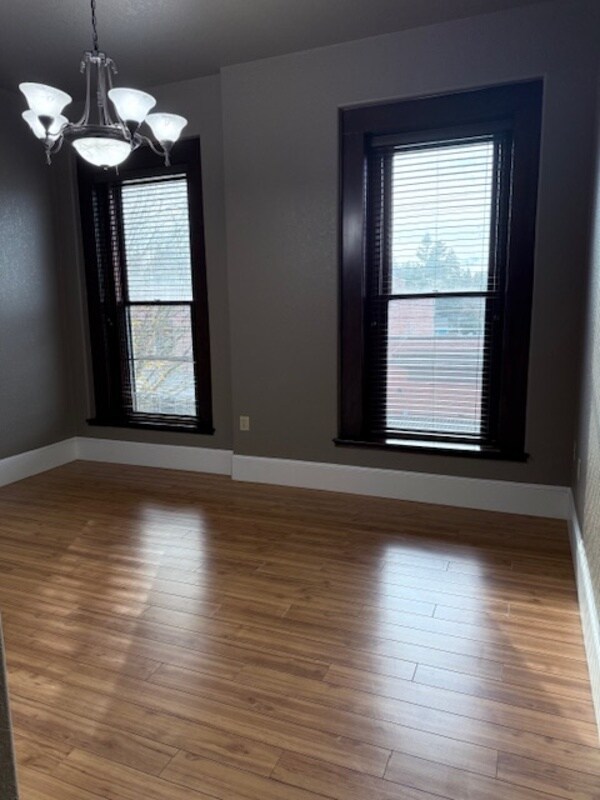 201 E Main St in Silverton, OR - Building Photo - Building Photo