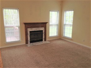 5323 Crisfield Rd in Charlotte, NC - Foto de edificio - Building Photo