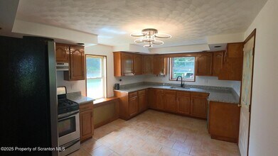 637 E Grant St in Olyphant, PA - Building Photo - Building Photo