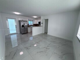 458 E 31st St in Hialeah, FL - Building Photo