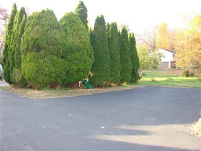 453 Strickland St in Glastonbury, CT - Building Photo - Building Photo