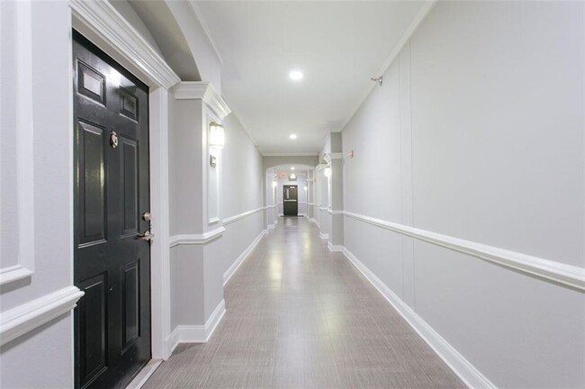 1850 Cotillion Dr in Atlanta, GA - Foto de edificio - Building Photo