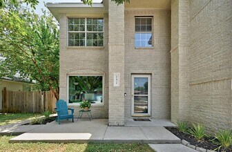 252 Fall Creek Dr in Kyle, TX - Building Photo - Building Photo
