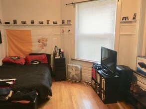 1677 Beacon St, Unit 5 in Brookline, MA - Foto de edificio - Building Photo