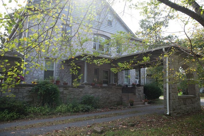 147 S Delaware Ave-Unit -#2 in Yardley, PA - Building Photo - Building Photo