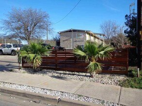820 Houston St-Unit -204 in Austin, TX - Building Photo - Building Photo