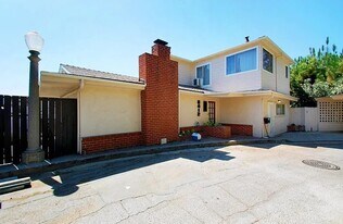 8412 Franklin Ave in Los Angeles, CA - Building Photo