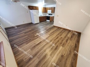 218 N Crest Dr in Raymore, MO - Building Photo - Building Photo