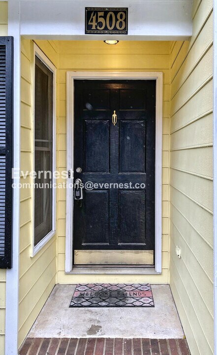 4508 Timberhurst Dr in Raleigh, NC - Foto de edificio