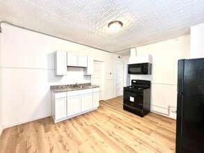 19 Ellen Ave in Chicopee, MA - Building Photo - Building Photo