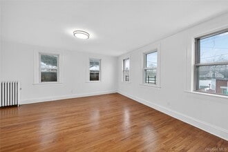 2092 Grand Ave in Baldwin, NY - Building Photo - Building Photo