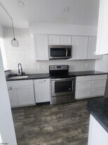 31 Kensington Rd in Bedminster, NJ - Building Photo