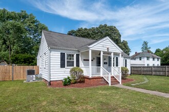 304 Hammond St in Newport News, VA - Building Photo - Building Photo