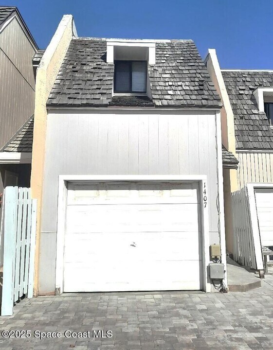 1407 Atlantic St in Melbourne Beach, FL - Building Photo