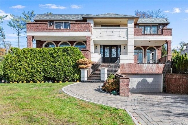 property at 25 Edgewater Ln