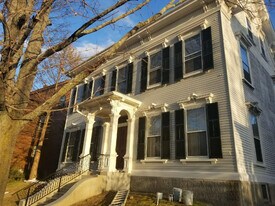 425 Middle St in Portsmouth, NH - Building Photo