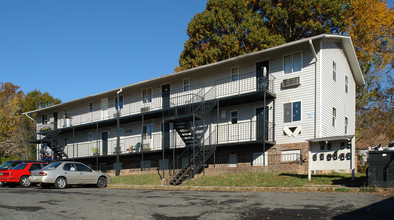 801 Hopkins St in Durham, NC - Building Photo - Building Photo