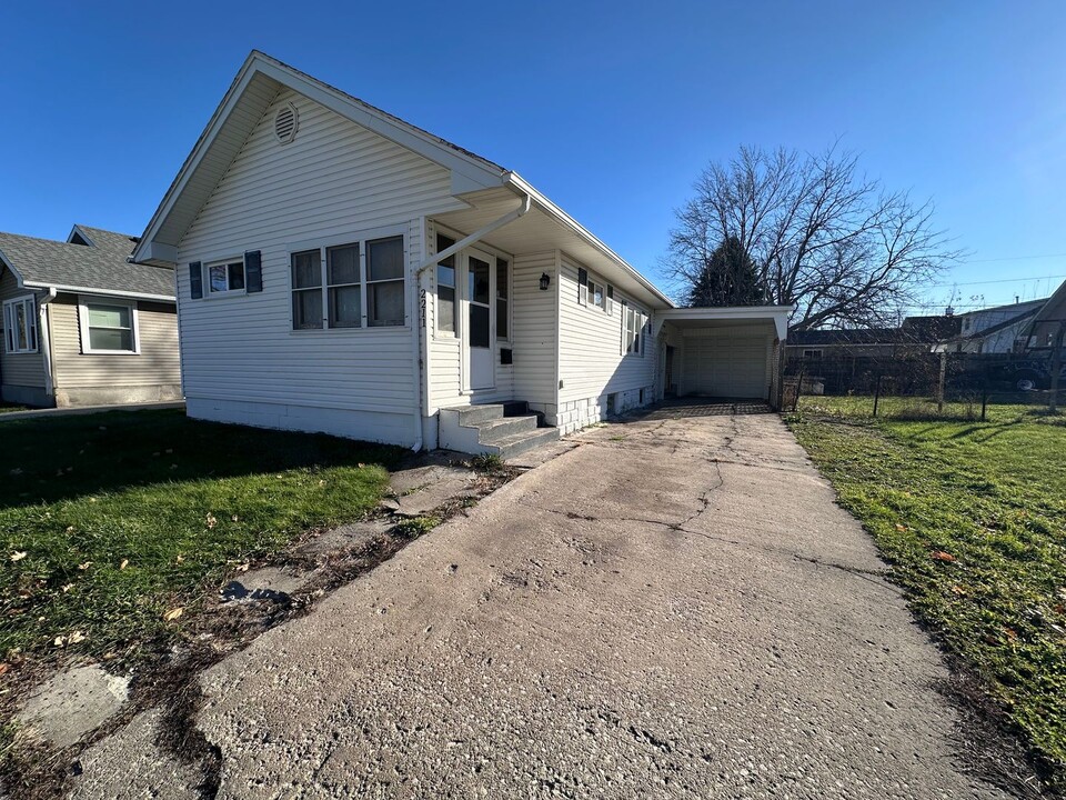 2211 8th Ave S in Fort Dodge, IA - Building Photo