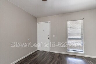 118 N Meadow St in Converse, TX - Building Photo - Building Photo