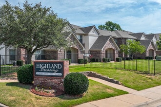 Highland Crossing Apartments in Tulsa, OK - Building Photo - Building Photo