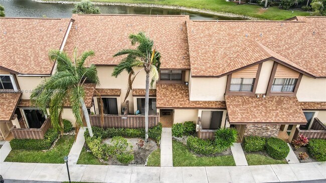 3952 Cocoplum Cir in Coconut Creek, FL - Building Photo - Building Photo