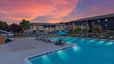 Castlebrook Apartments in New Castle, DE - Foto de edificio - Building Photo