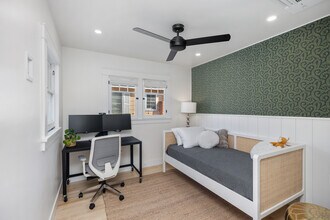 374 N Pine St in Orange, CA - Building Photo - Building Photo