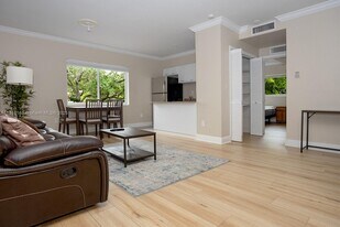 1 Edgewater Dr in Coral Gables, FL - Building Photo