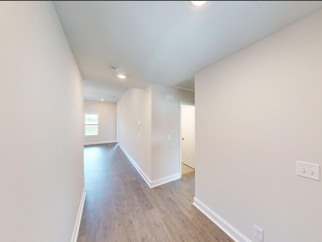 2095 Ireland Wy in Clarksville, TN - Building Photo - Building Photo