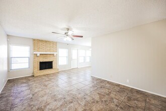 7601 Tarrasa in San Antonio, TX - Building Photo - Building Photo