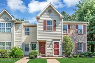 129 Gettysburg Ln in Holmdel, NJ - Building Photo