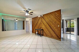 6128 Carthage Cir S in Greenacres, FL - Building Photo - Building Photo