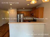 6570 NE Forest Ln in Hillsboro, OR - Foto de edificio - Building Photo