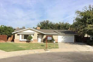 1939 Meadowwood Ct in Bakersfield, CA - Building Photo