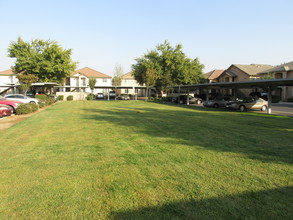 Ashely Square Apartments in Visalia, CA - Building Photo - Other