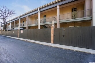 7711 Broadway in San Antonio, TX - Building Photo - Building Photo