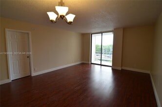2935 NE 163rd St in North Miami Beach, FL - Building Photo - Building Photo