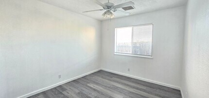 1533 N Erwin St-Unit -1533 N Erwin St #A in Ridgecrest, CA - Foto de edificio - Building Photo