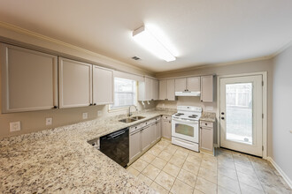 349 Camden Cove Cir in Calera, AL - Building Photo - Building Photo