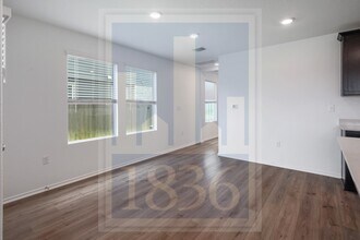 7212 Sparkling Light Dr in Austin, TX - Building Photo - Building Photo