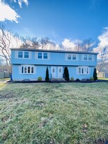 30 Country Club Dr in Randolph, MA - Building Photo
