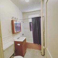 1695 Beacon St in Brookline, MA - Foto de edificio - Building Photo