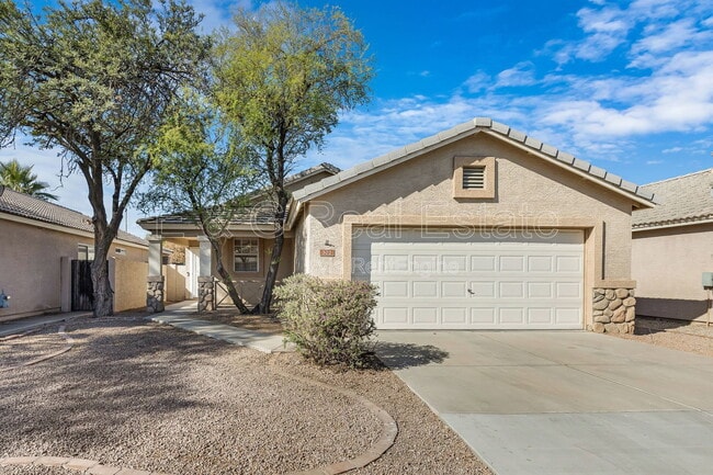 property at 302 N Hudson Pl
