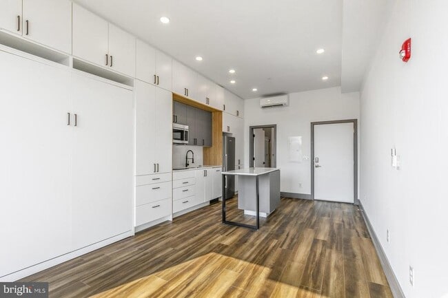 property at 1935 E Hazzard St