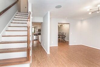 1825 Sussex Rd in Blacksburg, VA - Foto de edificio - Building Photo